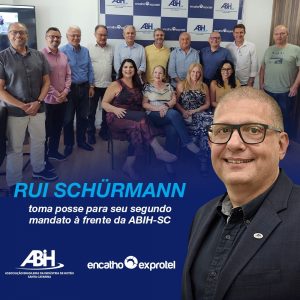 Rui Schürmann toma posse para seu segundo mandato