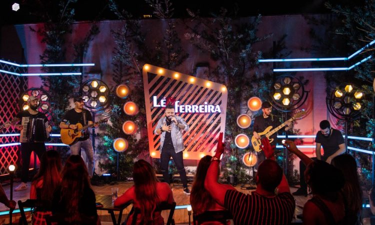 O jovem Léo Ferreira, de apenas 22 anos, é a nova aposta da música sertaneja