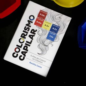 Livro sobre Colorismo Capilar faz sucesso entre os profissionais da colorimetria
