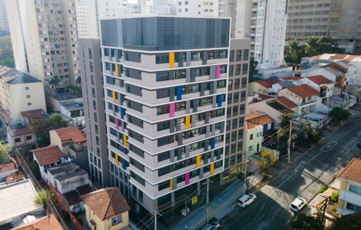 Mais de 1,5 milhão de estudantes vivem longe da cidade de origem e mobilidade universitária cresce no segundo semestre 