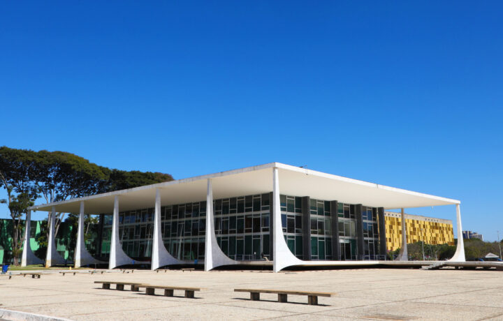 Julgamento sobre investigação de Moraes será teste para colegialidade e credibilidade do STF, avalia especialista