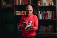 Sic transit gloria mundi — e, pelo visto, a glória da gramática também.