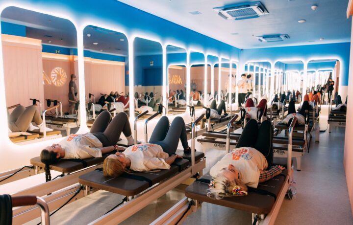 Clube dos Famintos reúne treino, open wine e gastronomia neste sábado em Curitiba