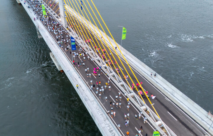 Estudo mostra que desfibrilador e atendimento rápido reduziram pela metade as mortes por parada cardíaca em maratonas