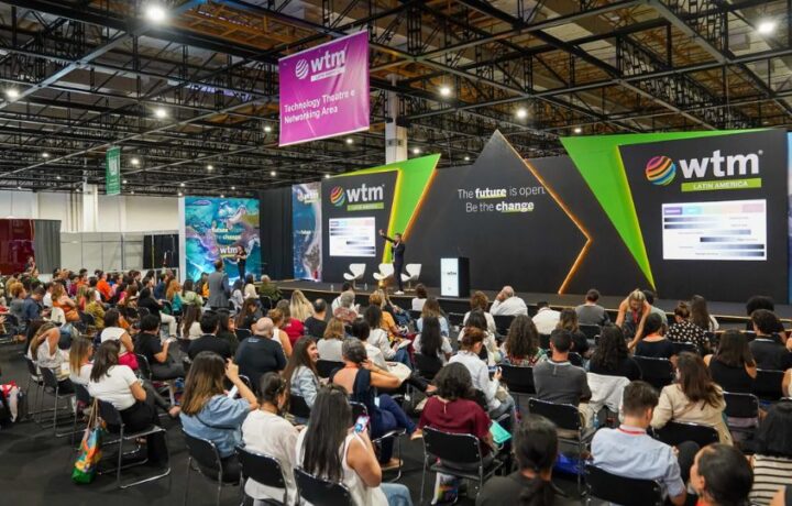 Feira de turismo reúne 53 países e reforça importância do inglês nos negócios